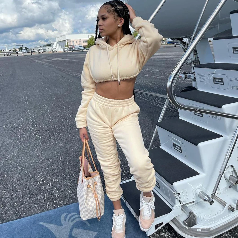 Kliou K21S09245 Autumn winter Sports Leisure 2 Piece set Women Long sleeve hooded short pullover + sports trousers suit
Kliou K21S09245 Autumn winter Sports Leisure 2 Piece set Women Long sleeve hooded short pullover + sports trousers suit