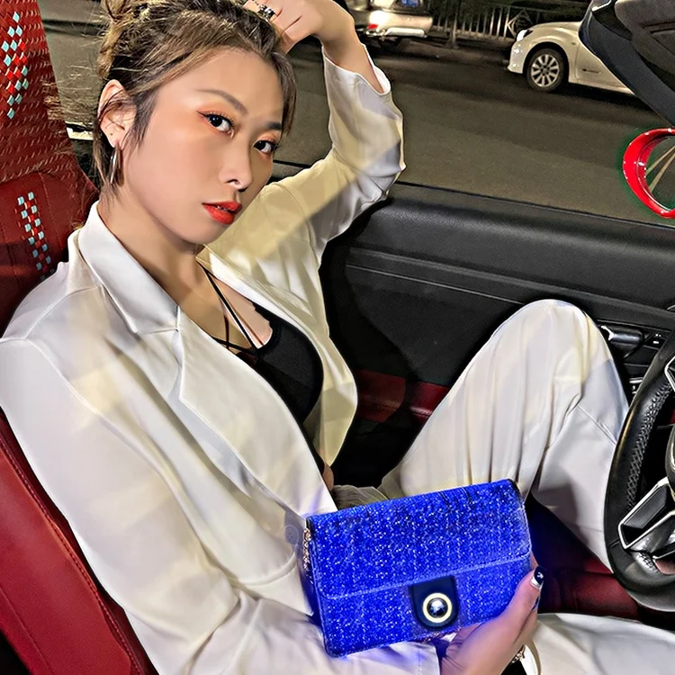 The new simple summer led luminous shoulder bag fashion black flap handbag for women
The new simple summer led luminous shoulder bag fashion black flap handbag for women
