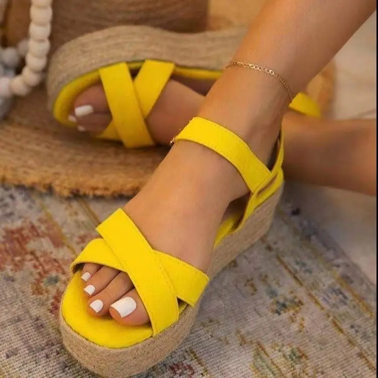 2021 Summer new European and American plus size mid-slope heel cross twine sandals women, Yellow,pink or customized
2021 Summer new European and American plus size mid-slope heel cross twine sandals women, Yellow,pink or customized