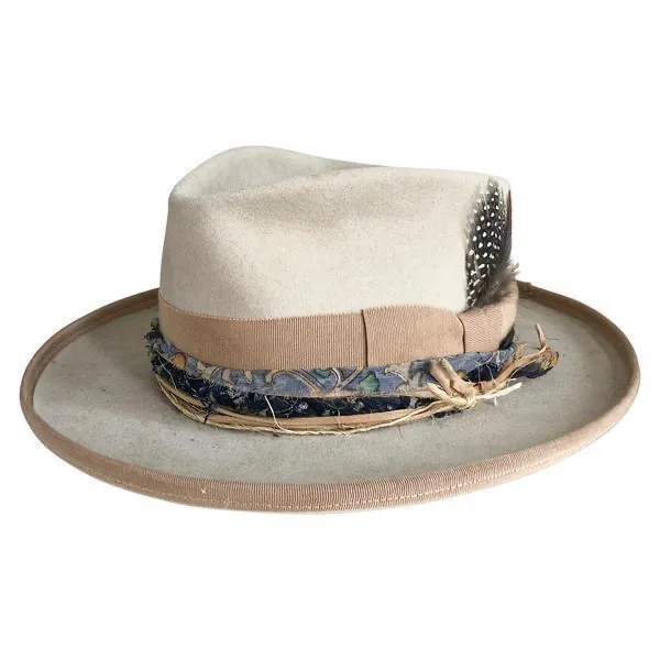 Wholesale 2023 Autumn Winter New Arrival Trendy Stylish Beige Fedora Men 100% Wool Felt Fedora Hats with Feather
Wholesale 2023 Autumn Winter New Arrival Trendy Stylish Beige Fedora Men 100% Wool Felt Fedora Hats with Feather