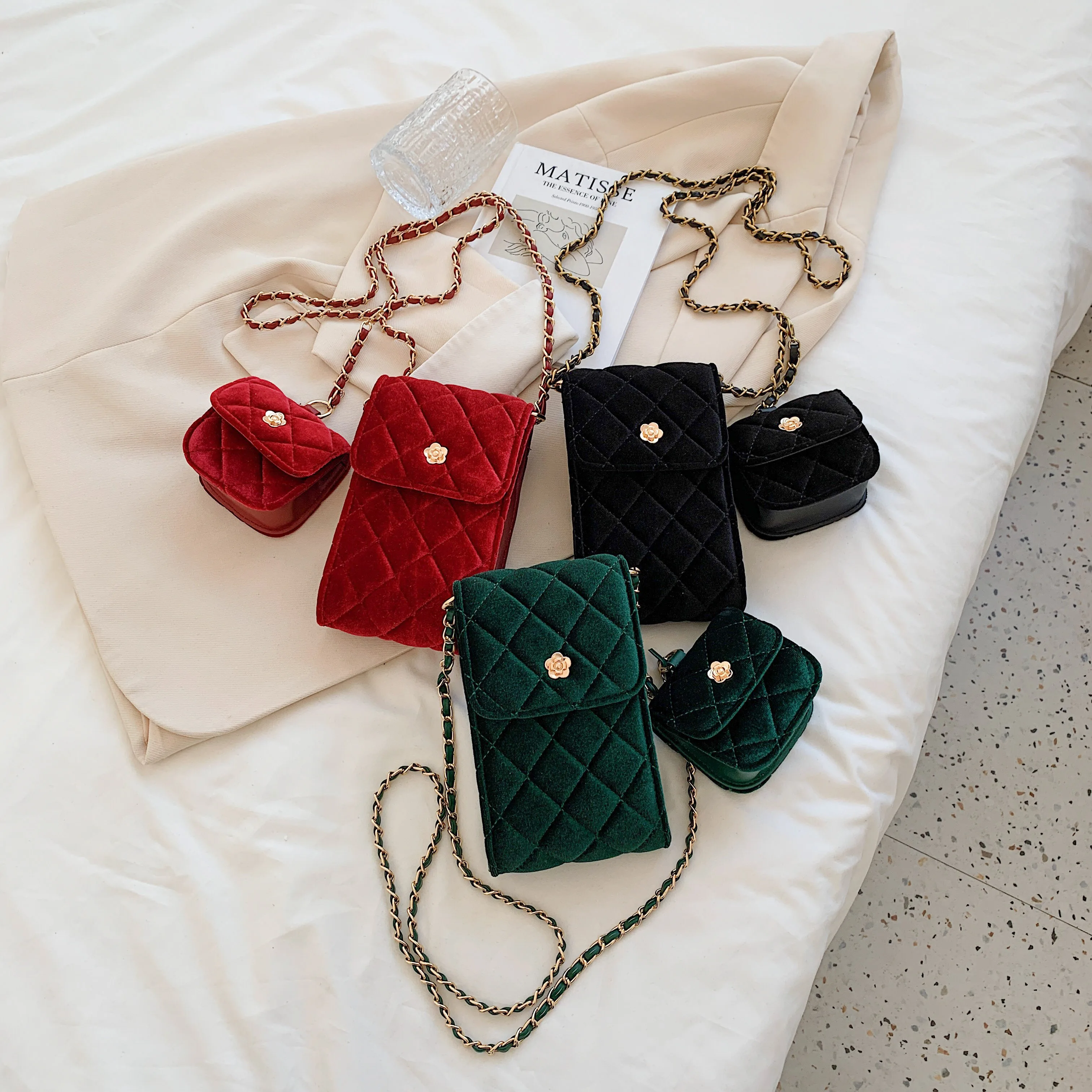 2022 winter velvet purse 2 pockets cell phone chain mini purse ,fashion cute small shoulder bag for girls, 3 colors
2022 winter velvet purse 2 pockets cell phone chain mini purse ,fashion cute small shoulder bag for girls, 3 colors