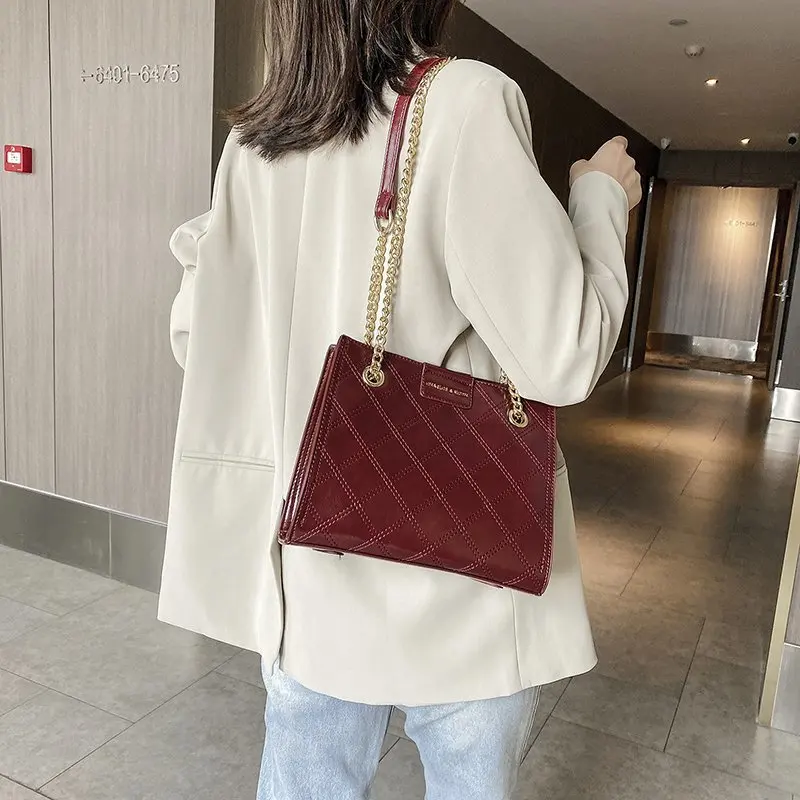lightweight purse wholesale high quality chain genuine leather bags luxury design shoulder bag fashion women tote handbags 2021, Picture
lightweight purse wholesale high quality chain genuine leather bags luxury design shoulder bag fashion women tote handbags 2021, Picture