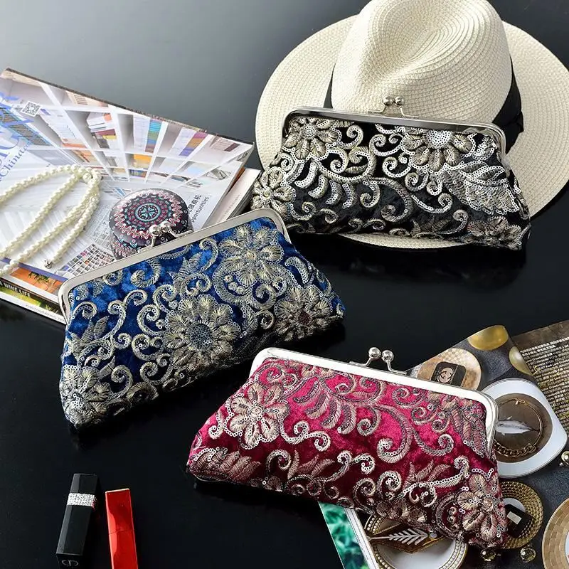 New Design Vintage Fashion Pearl Embroidered Evening Bag Velvet Beaded Floral Clutch Bride Wedding Purse
New Design Vintage Fashion Pearl Embroidered Evening Bag Velvet Beaded Floral Clutch Bride Wedding Purse