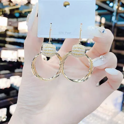Hot selling design hoop luxury jewelry charm fashion women copper diamond drop custom gold earrings, As pic
Hot selling design hoop luxury jewelry charm fashion women copper diamond drop custom gold earrings, As pic