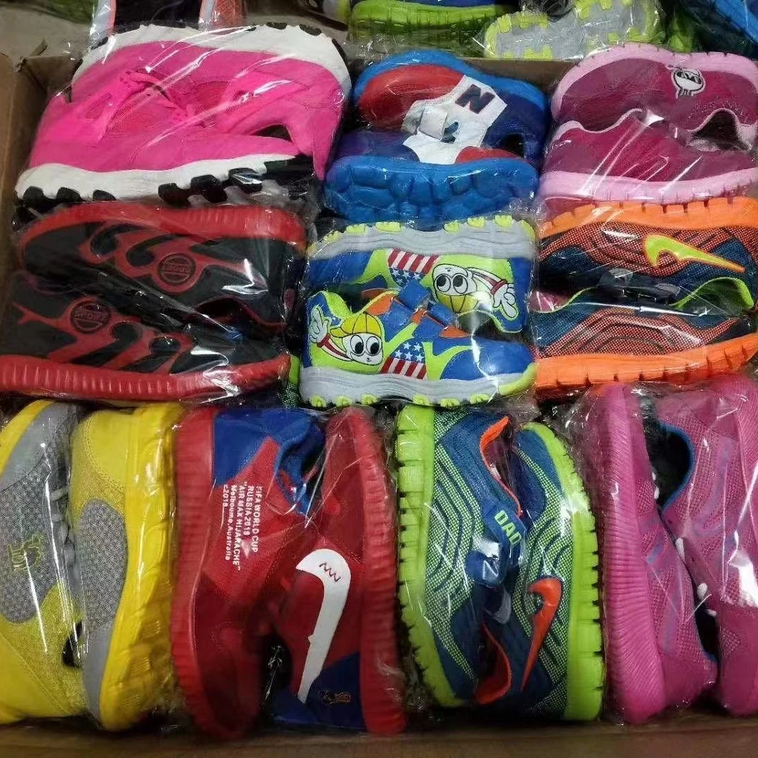 Good quality Cheap price packed shoes used second hand shoes in bales mix models for kid
Good quality Cheap price packed shoes used second hand shoes in bales mix models for kid