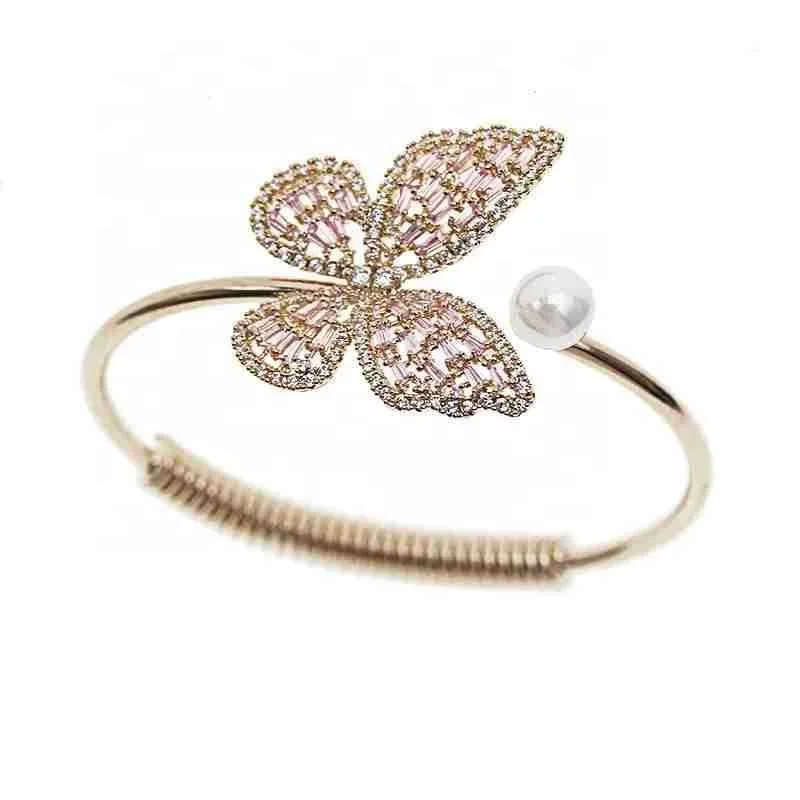 Fashion Hollow Glossy Round Fritillary Butterfly Lady Open Bracelet Bangle With Rhinestone, Gold color
Fashion Hollow Glossy Round Fritillary Butterfly Lady Open Bracelet Bangle With Rhinestone, Gold color