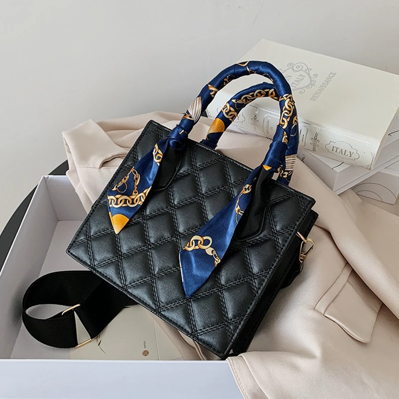 XP1550 Fashion embroidery thread ladies small bag 2020 new trend fashion trend portable small square bag 
XP1550 Fashion embroidery thread ladies small bag 2020 new trend fashion trend portable small square bag