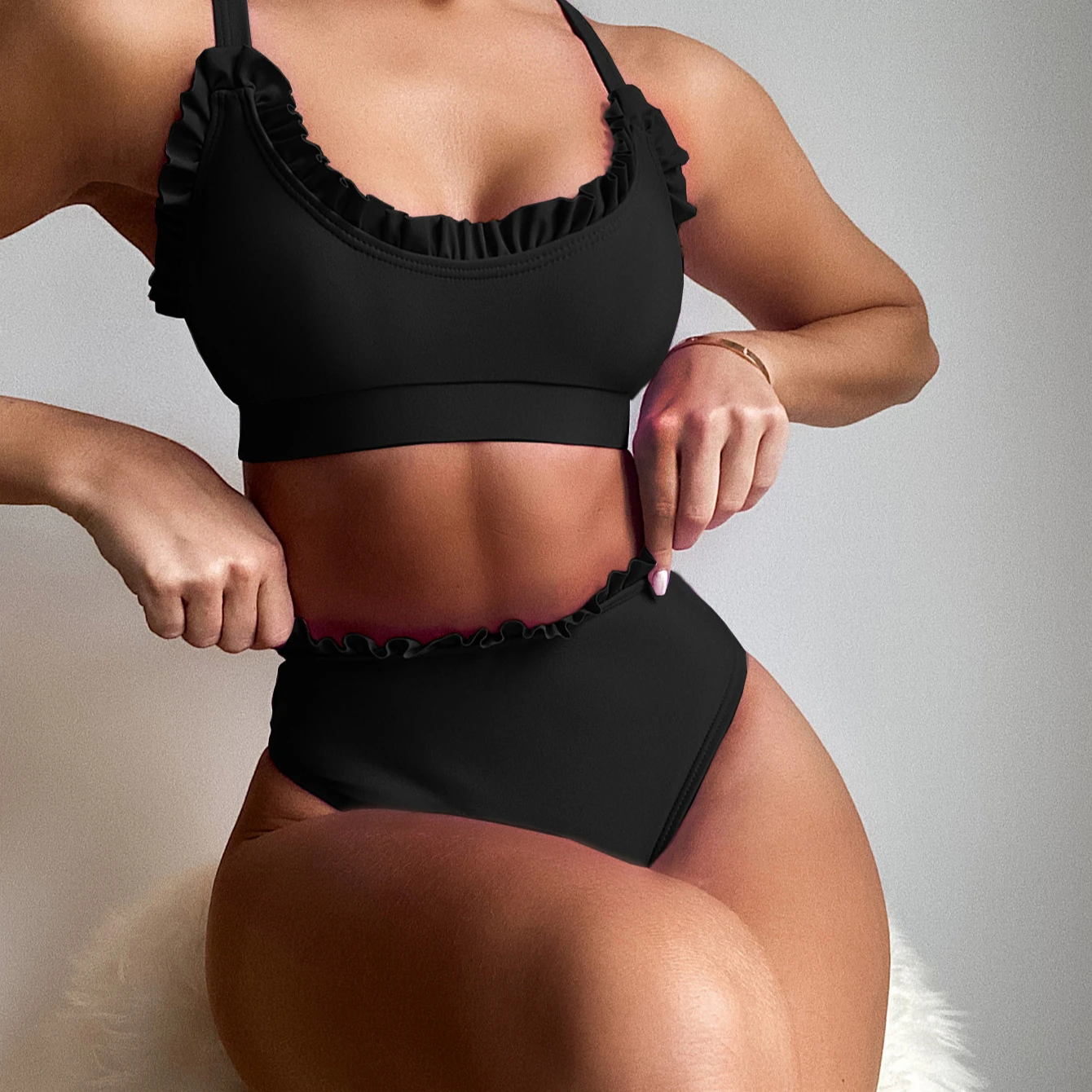 2021 New Design Ladies Sexy Beachwear Solid Color Simple Wave Side Straps Swimsuit Beach Bikini Set
2021 New Design Ladies Sexy Beachwear Solid Color Simple Wave Side Straps Swimsuit Beach Bikini Set