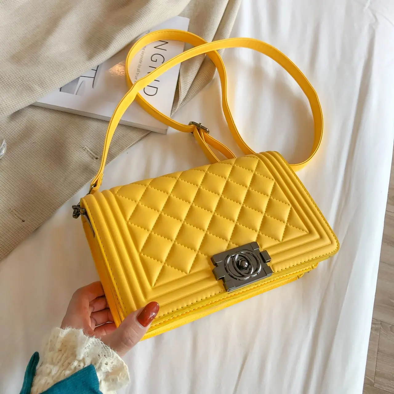 Classic Texture Creative Design Chic Messenger Cross body Bag Casual Purses and Handbags For Female
Classic Texture Creative Design Chic Messenger Cross body Bag Casual Purses and Handbags For Female