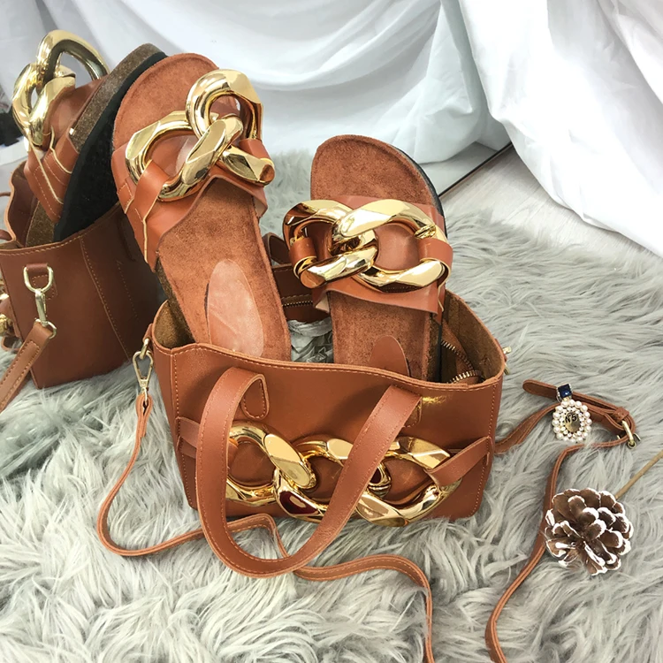 New European And American Fashion Big Gold Chain Slippers And Women Hand Bag Set For Amazon Hot Sale
New European And American Fashion Big Gold Chain Slippers And Women Hand Bag Set For Amazon Hot Sale