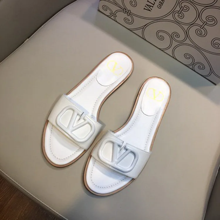 Summer new style sandals outer wear all-match leather flat slippers women, Four colors or customized
Summer new style sandals outer wear all-match leather flat slippers women, Four colors or customized