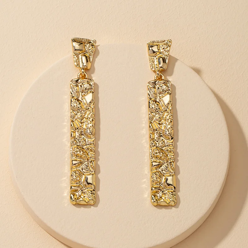 New Arrival Creative 18k Gold Plated Rectangle Pendant Earrings Simple Shiny Brass Uneven Texture Strip Drop Earrings
New Arrival Creative 18k Gold Plated Rectangle Pendant Earrings Simple Shiny Brass Uneven Texture Strip Drop Earrings