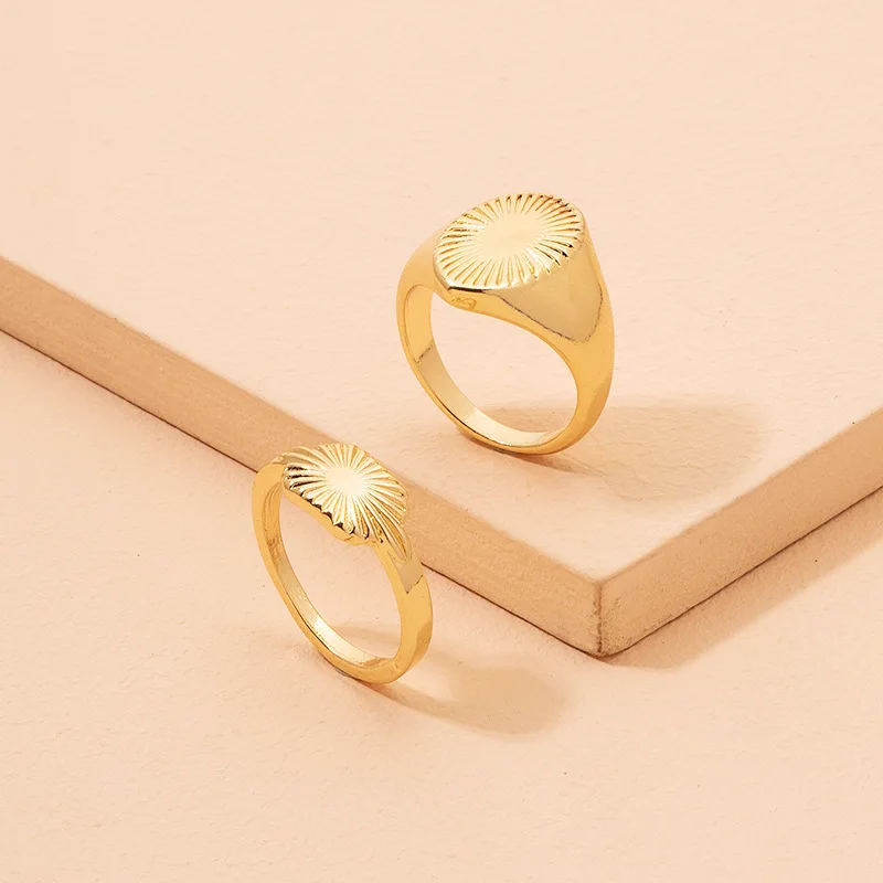 New Arrival European 18K Gold Plated Chunky Sunflower Ring Hip Hops Engraved Sun Ring For Party
New Arrival European 18K Gold Plated Chunky Sunflower Ring Hip Hops Engraved Sun Ring For Party