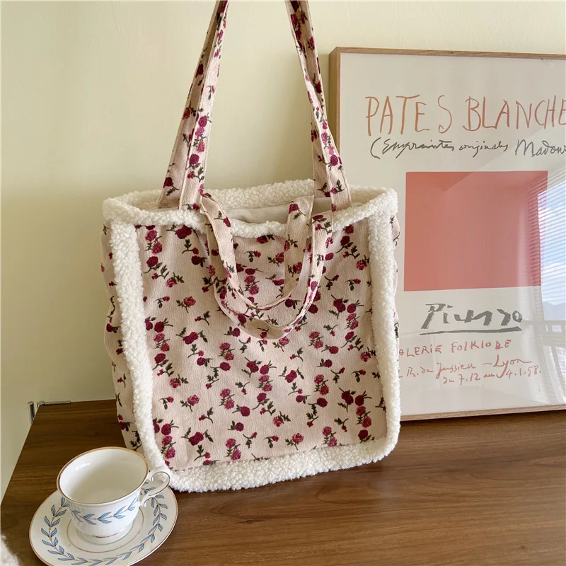 Customized vintage ladies large capacity handbag Japanese style pattern plush shopping bag wholesale, Customized color
Customized vintage ladies large capacity handbag Japanese style pattern plush shopping bag wholesale, Customized color