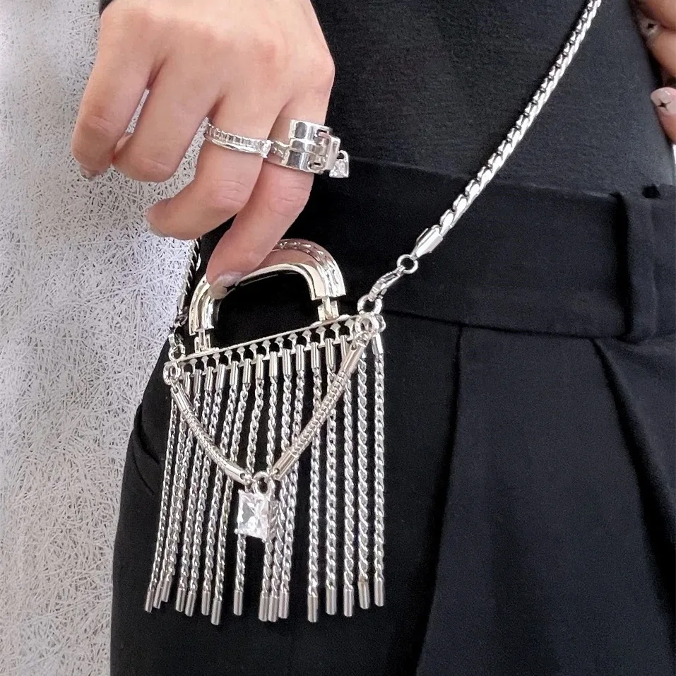 Ins luxury Accessories Rhinestone chain tassel crossbody Messenger bag for women girl
Ins luxury Accessories Rhinestone chain tassel crossbody Messenger bag for women girl