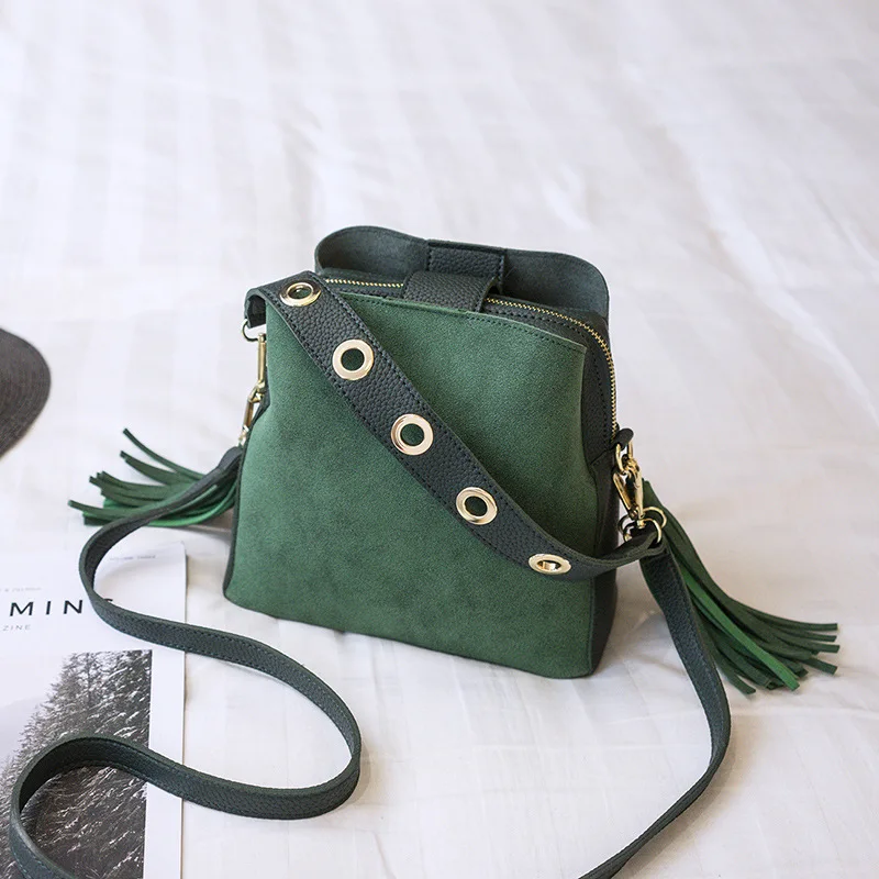 2021 New Fashion Scrub Women Bucket Bag Vintage Tassel Messenger Bags High Quality Retro Shoulder Simple Crossbody Bag Tote, Red, green, black, brown 
2021 New Fashion Scrub Women Bucket Bag Vintage Tassel Messenger Bags High Quality Retro Shoulder Simple Crossbody Bag Tote, Red, green, black, brown