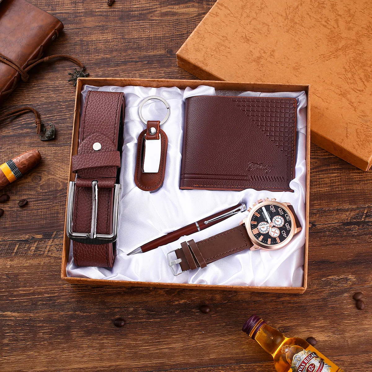 5pcs / set boutique gift set belt + Wallet + Keychain + large dial quartz watch + pen Watch
5pcs / set boutique gift set belt + Wallet + Keychain + large dial quartz watch + pen Watch