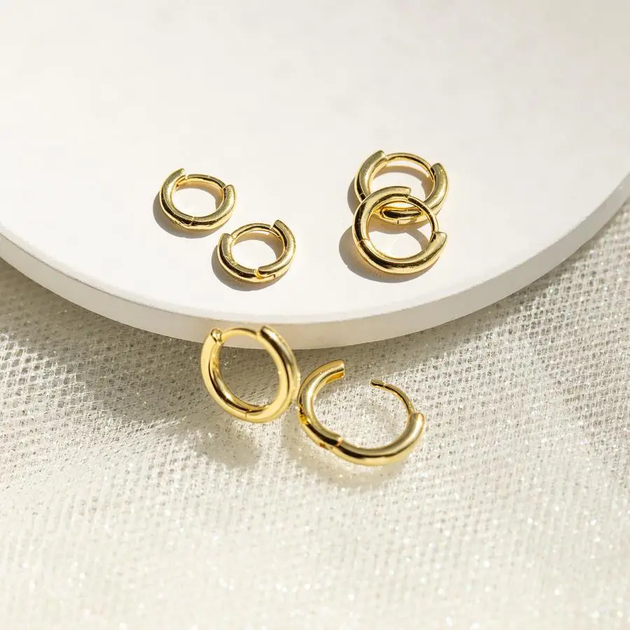 Simple Ins 18K Gold Plated High Polished Round Circle Clip On Earrings 3 Size Mini Hoop Earrings For Women Girls
Simple Ins 18K Gold Plated High Polished Round Circle Clip On Earrings 3 Size Mini Hoop Earrings For Women Girls