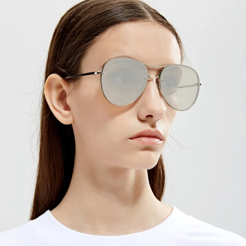 A1129 2021 Newest vintage oversized men blue double bridge metal polarized sunglasses for driving
A1129 2021 Newest vintage oversized men blue double bridge metal polarized sunglasses for driving