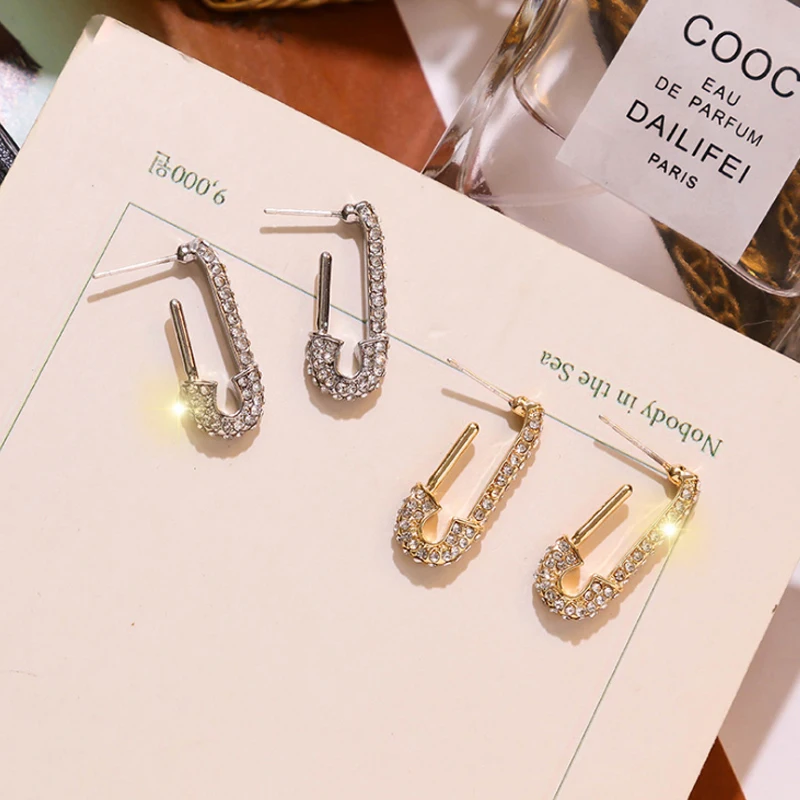 Punk Gold Safety Pin Earrings U shaped Rhinestone Crystal Hoop Wedding Paperclip Earrings, As pictures
Punk Gold Safety Pin Earrings U shaped Rhinestone Crystal Hoop Wedding Paperclip Earrings, As pictures