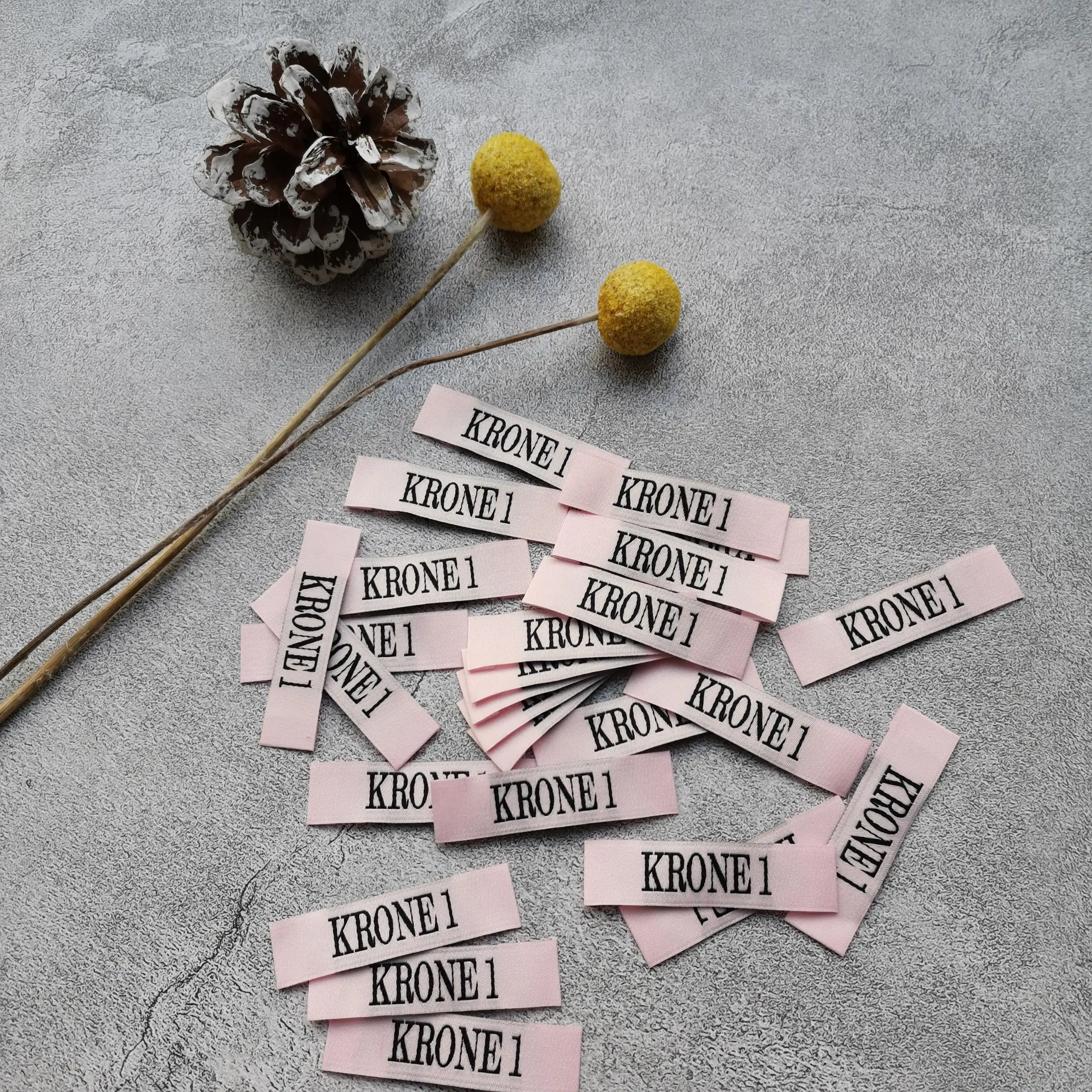 customized printed cotton woven wash label size label fabric tags for clothes/ garment/ swimsuit
customized printed cotton woven wash label size label fabric tags for clothes/ garment/ swimsuit