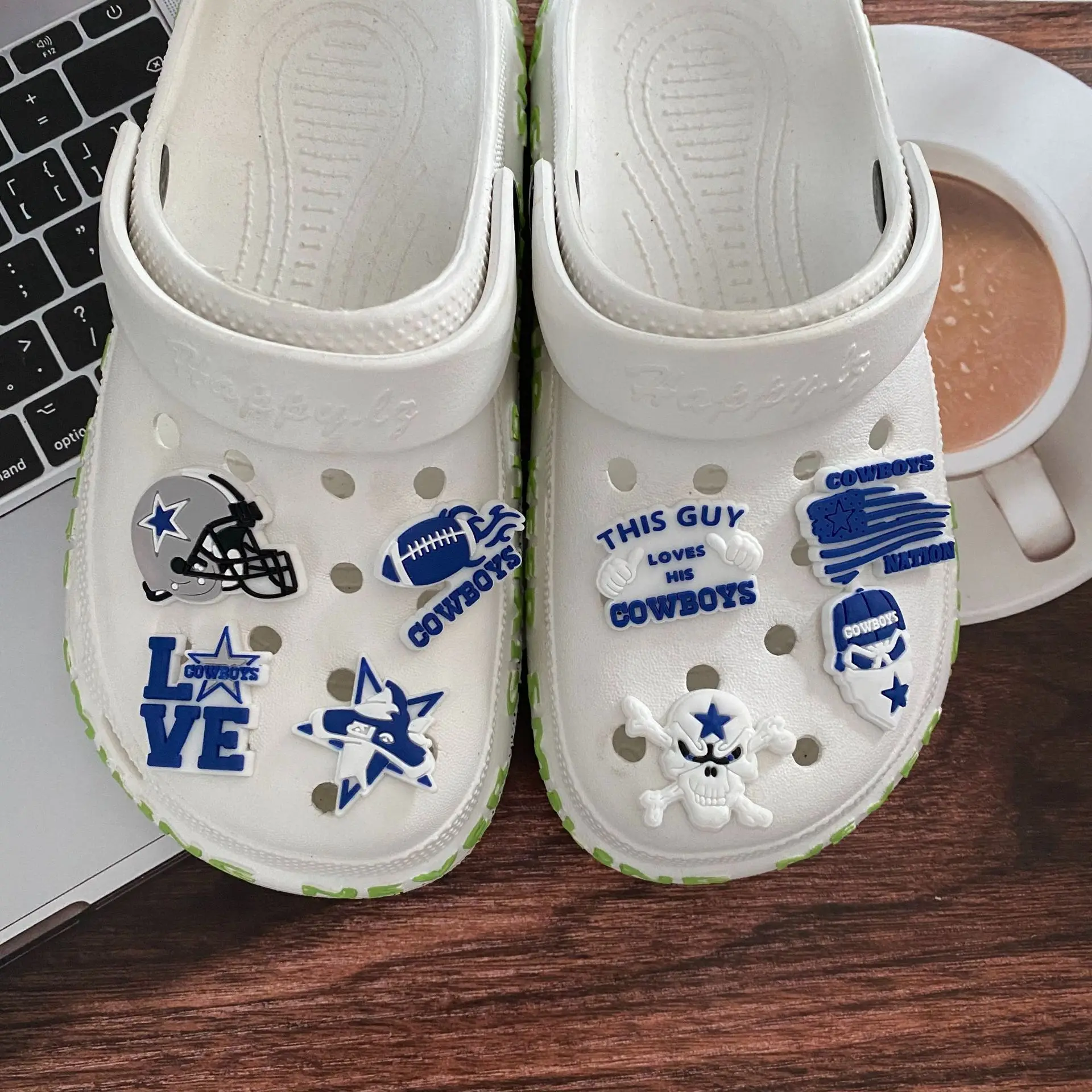 Stock new high-end new shoe accessories suitable for clogs and Gibbs wristband bracelets, As picture/custom
Stock new high-end new shoe accessories suitable for clogs and Gibbs wristband bracelets, As picture/custom
