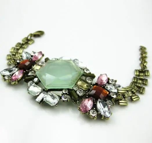 Ruigang Hole Sale Statement Fashion Vintage Gold Plated Crystal Flower Wide Bracelets
Ruigang Hole Sale Statement Fashion Vintage Gold Plated Crystal Flower Wide Bracelets