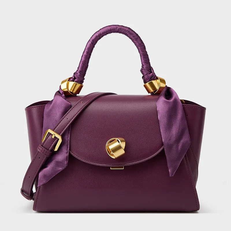 2022 Classics Lock Lady Fashion Bags Luxury Designer Famous Brands Scarf Handbags and Crossbody
2022 Classics Lock Lady Fashion Bags Luxury Designer Famous Brands Scarf Handbags and Crossbody