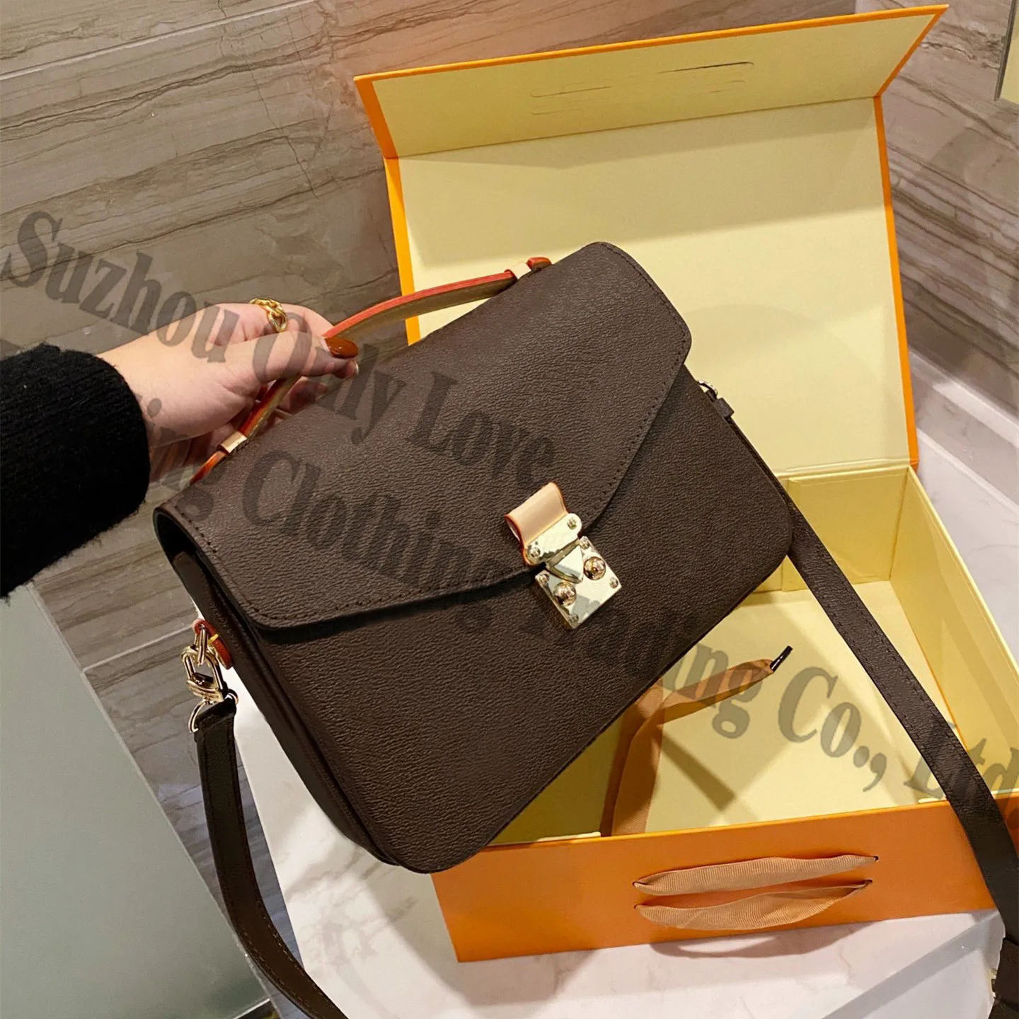 Free Shipping Square Leather Shoulder Bags Women Crossbody bag Tote handbag Message box bag
Free Shipping Square Leather Shoulder Bags Women Crossbody bag Tote handbag Message box bag