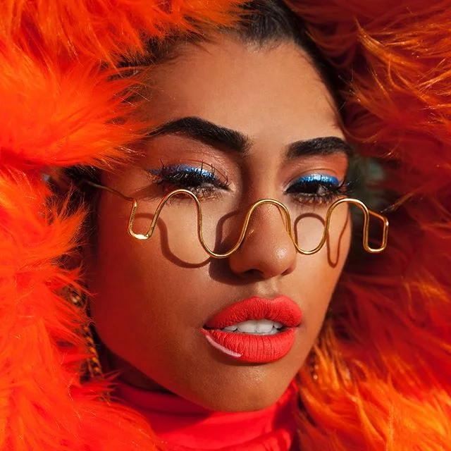 Made in China 2021 ins Wavy New fashion Womens sunglasses with rhinestones metal frame Streetwear sunglasses, Custom colors
Made in China 2021 ins Wavy New fashion Womens sunglasses with rhinestones metal frame Streetwear sunglasses, Custom colors