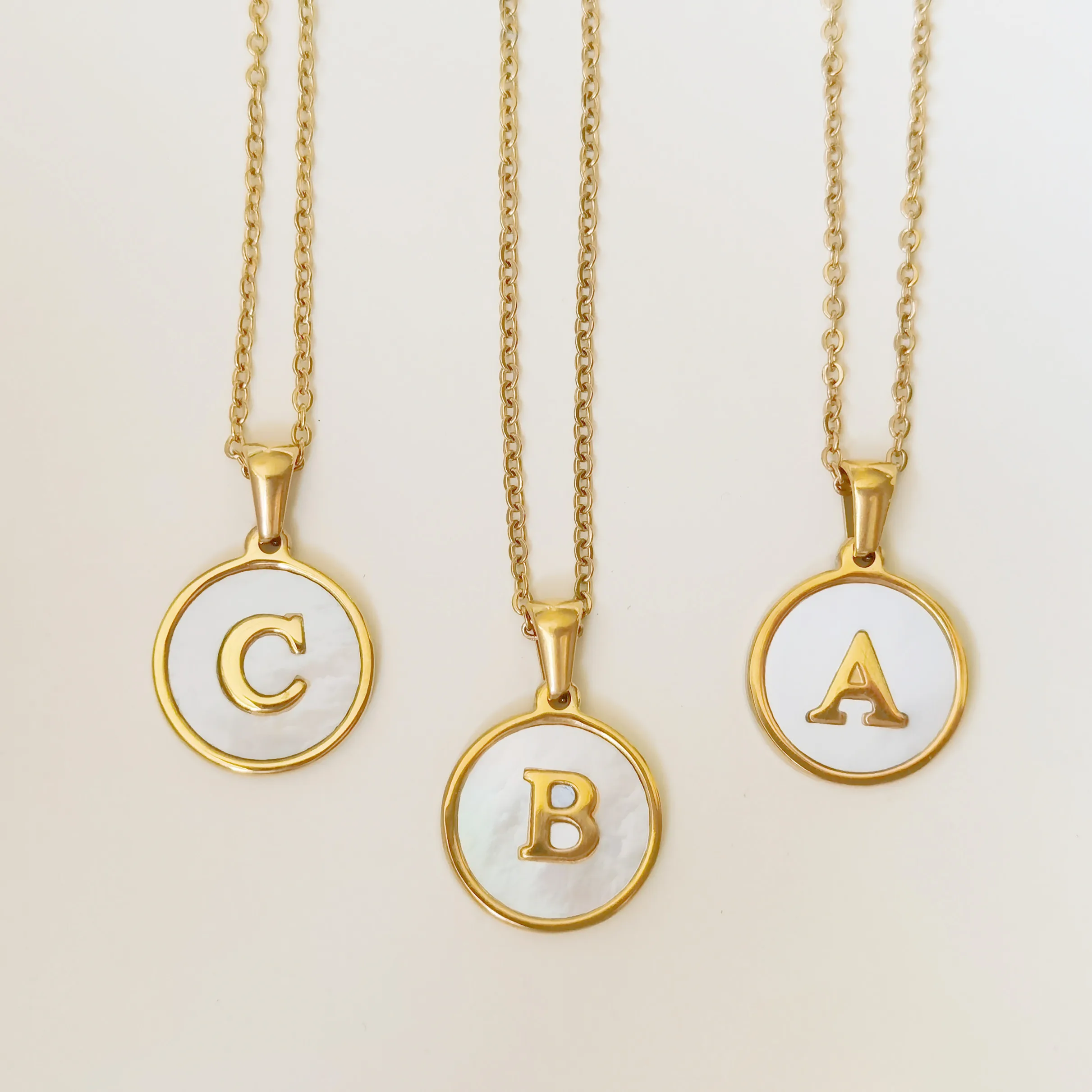 Ready to Ship-White Fritillaria Letter Necklace Round Coin Design Fashion Alphabet A Charm Gold Silver Plated
Ready to Ship-White Fritillaria Letter Necklace Round Coin Design Fashion Alphabet A Charm Gold Silver Plated
