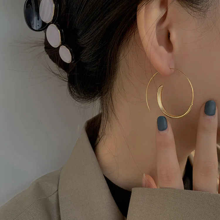 High Quality Vintage Matte Gold Plated Geometric Circle Hoop Earrings Real 18k Gold Spiral Hoop Earrings, As pictures
High Quality Vintage Matte Gold Plated Geometric Circle Hoop Earrings Real 18k Gold Spiral Hoop Earrings, As pictures