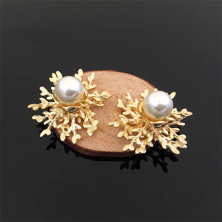 Gold flat pearlAlloy flower plate accessories button for clothing wholesale yiwu button factory
Gold flat pearlAlloy flower plate accessories button for clothing wholesale yiwu button factory
