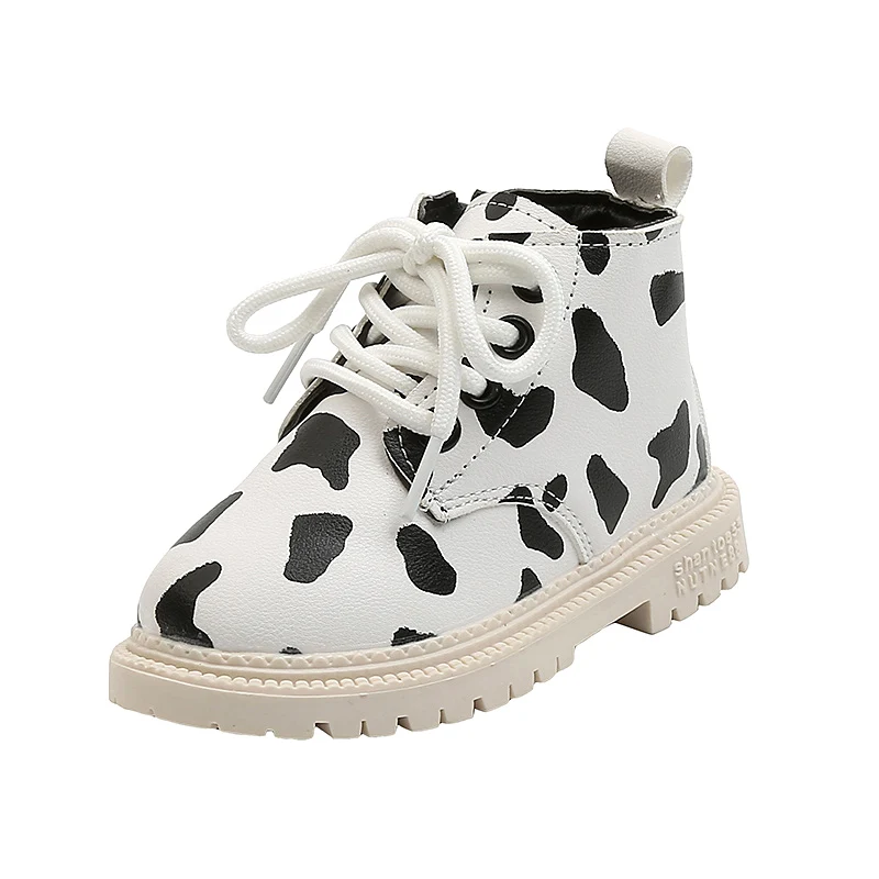 Martin boots children's boots anti-slip spring autumn black and white spots short boots, White/black
Martin boots children's boots anti-slip spring autumn black and white spots short boots, White/black