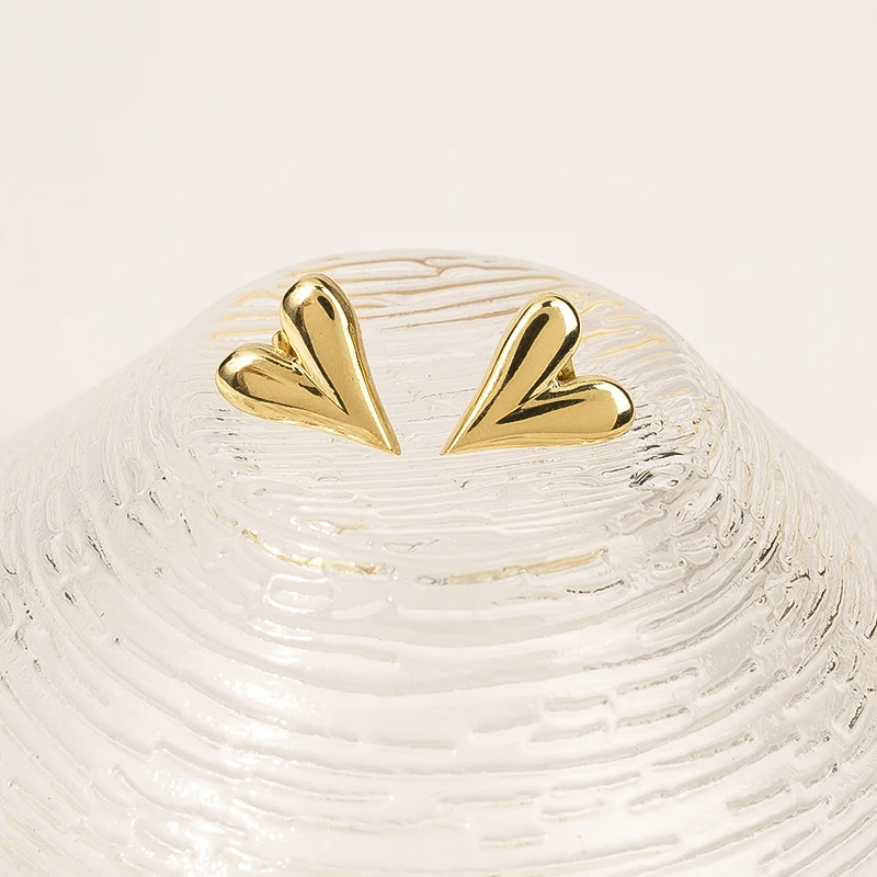 Waterproof durable and color resistant 18k gold-plated stainless steel earrings jewelry three-dimensional love earrings
Waterproof durable and color resistant 18k gold-plated stainless steel earrings jewelry three-dimensional love earrings