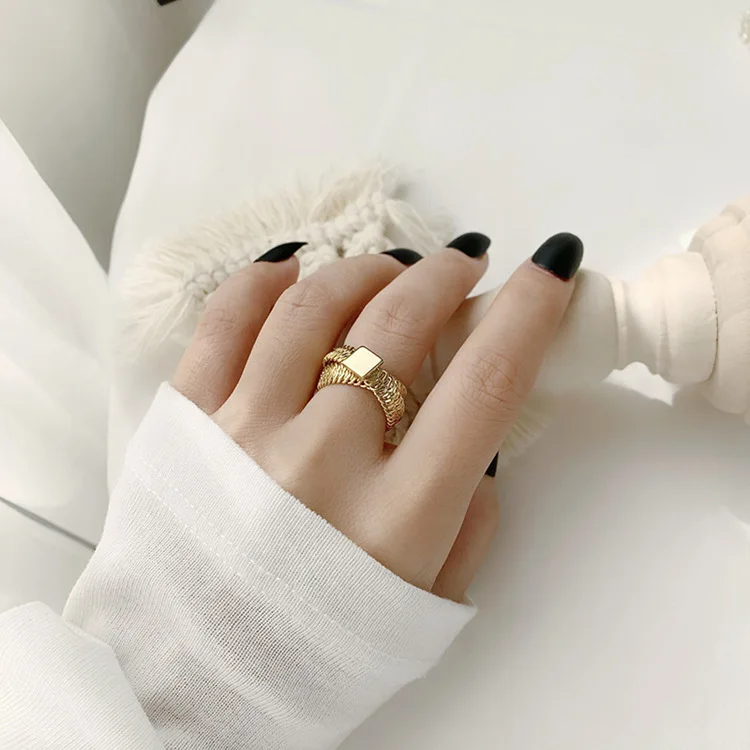 Ins Fashion Minimalist Gold Snake Bone Chain Cross Ring Double Layered Crossed Finger Rings for Women
Ins Fashion Minimalist Gold Snake Bone Chain Cross Ring Double Layered Crossed Finger Rings for Women