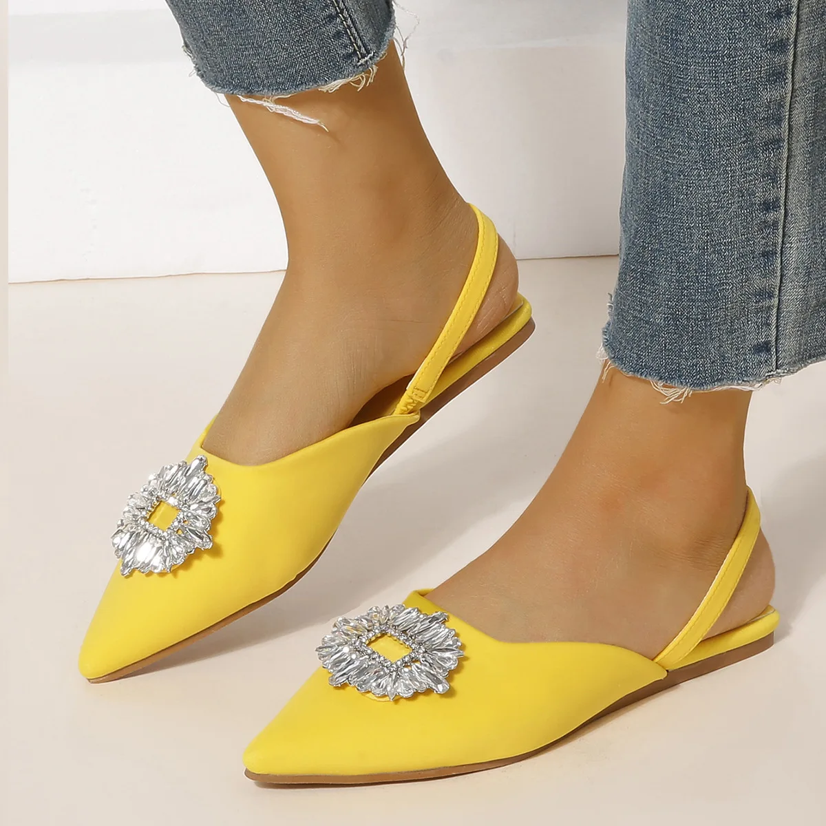 YQY0255 New Style Summer Sexy Party Luxury Pointed Toe Rhinestone Sandals Ladies Slippers Slip On Women Flat Shoes
YQY0255 New Style Summer Sexy Party Luxury Pointed Toe Rhinestone Sandals Ladies Slippers Slip On Women Flat Shoes