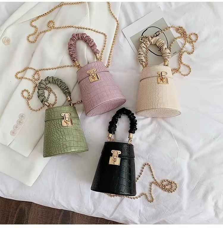 Winter Luxury Designer Cute Small Handbags For Women Fall Fashion Alligator Pu Leather Mini Bucket Purse
Winter Luxury Designer Cute Small Handbags For Women Fall Fashion Alligator Pu Leather Mini Bucket Purse