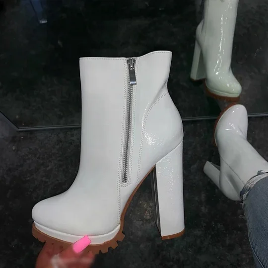 Big Size 43 Platform Pointed Toe Women Ankle Boots Solid Side Zipper Chunky High Heel Short Booties For Ladies, Black,white,red,apricot
Big Size 43 Platform Pointed Toe Women Ankle Boots Solid Side Zipper Chunky High Heel Short Booties For Ladies, Black,white,red,apricot