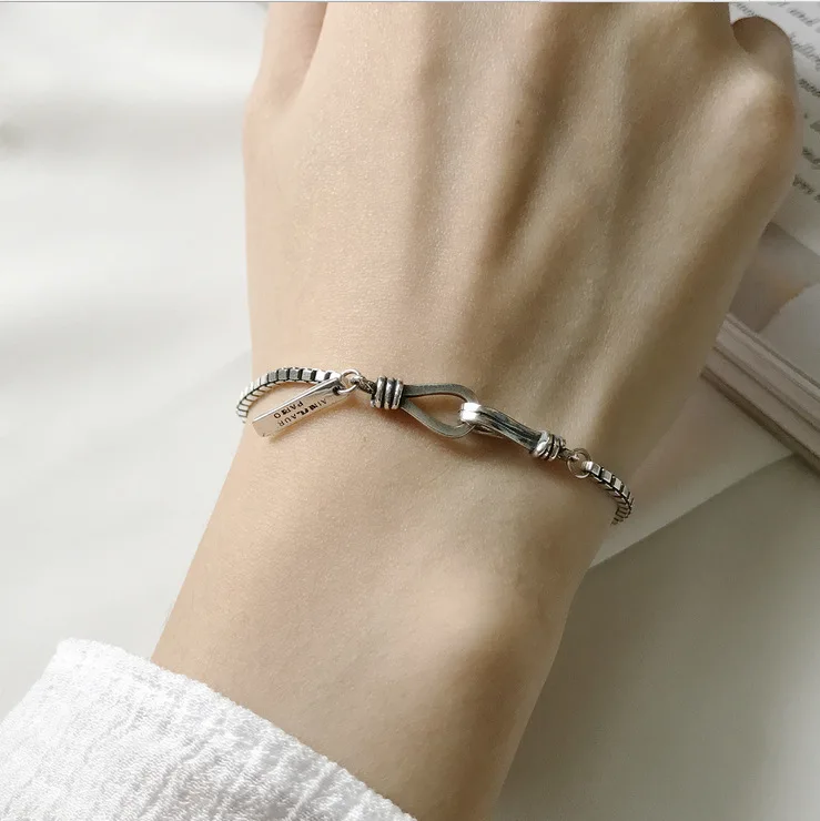 Punk Style Unisex 925 Sterling Silver Double Hook Box Chain Bracelet Japanese Korean Simple S925 Box Chain Hook Clasp Bracelet
Punk Style Unisex 925 Sterling Silver Double Hook Box Chain Bracelet Japanese Korean Simple S925 Box Chain Hook Clasp Bracelet