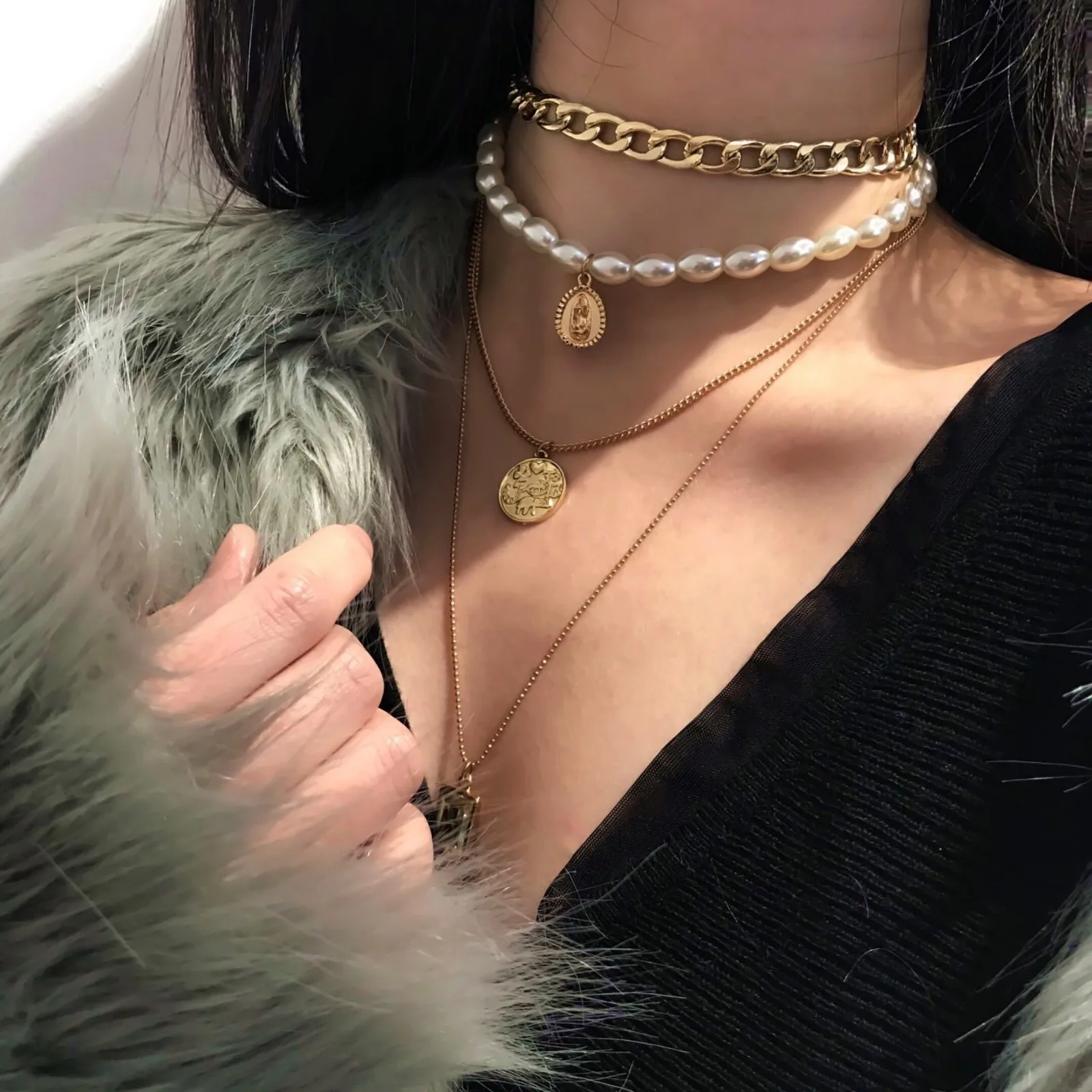 Wholesale Retro Female Baroque Pearl Coin Crystal Pendant Multi-layer Necklace Clavicle Chain
Wholesale Retro Female Baroque Pearl Coin Crystal Pendant Multi-layer Necklace Clavicle Chain