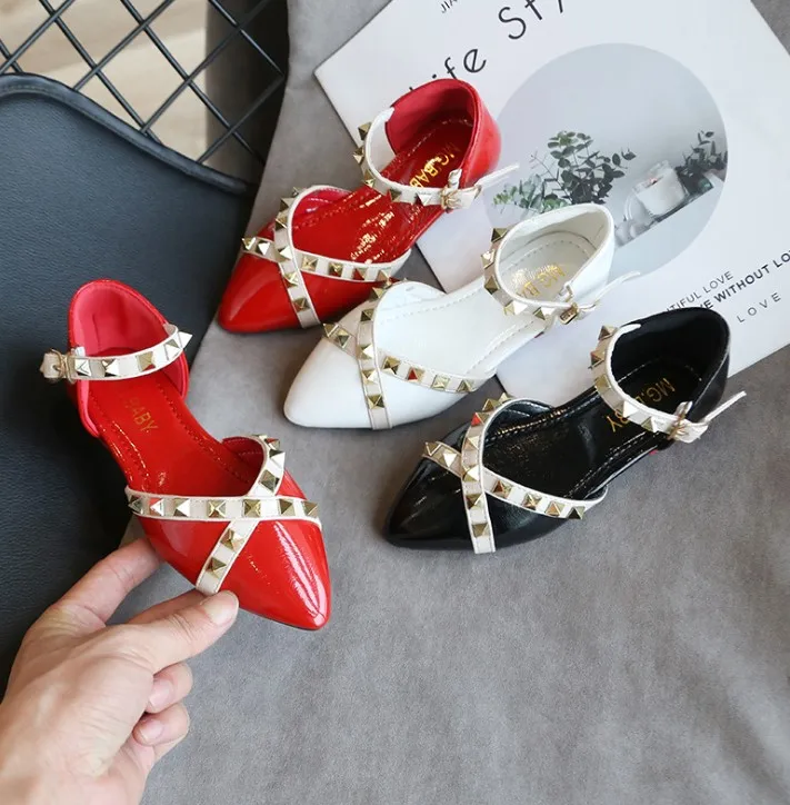 hb6037a best selling children's sandal 2020 new summer princess shoes rivets, White, red, black 
hb6037a best selling children's sandal 2020 new summer princess shoes rivets, White, red, black