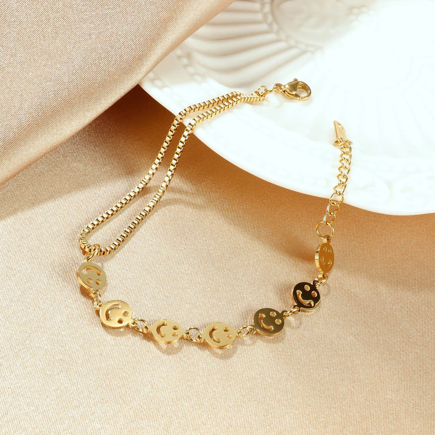 Daily Titanium Charm Cuff Bracelet for Women Smiling Face Luxury Gold Bracelet Fashion Stainless Steel Jewelry Hot Girls Bangles
Daily Titanium Charm Cuff Bracelet for Women Smiling Face Luxury Gold Bracelet Fashion Stainless Steel Jewelry Hot Girls Bangles