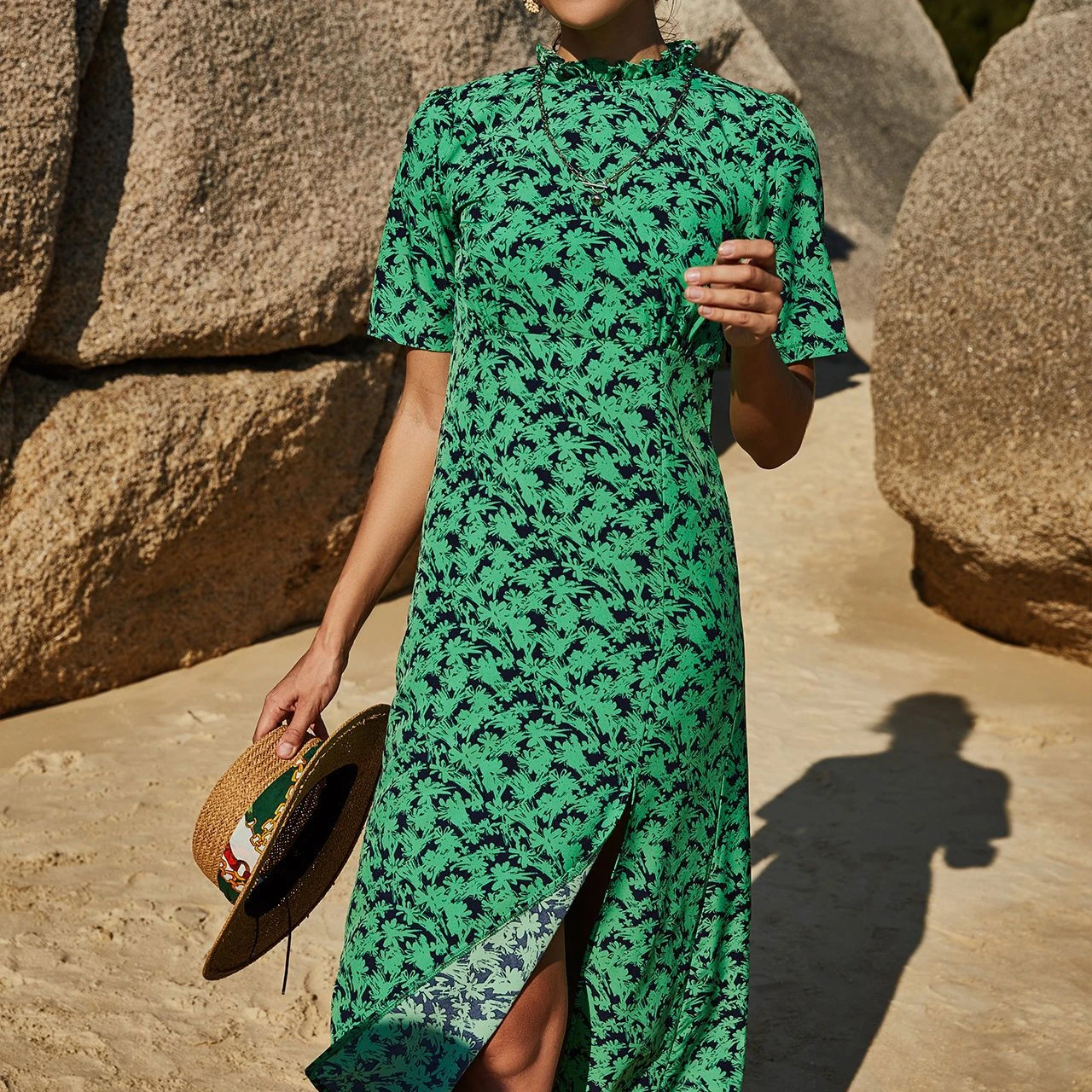 2021 new arrival European and American womens summer slim bag hip split floral short sleeved holiday style casual dresses
2021 new arrival European and American womens summer slim bag hip split floral short sleeved holiday style casual dresses