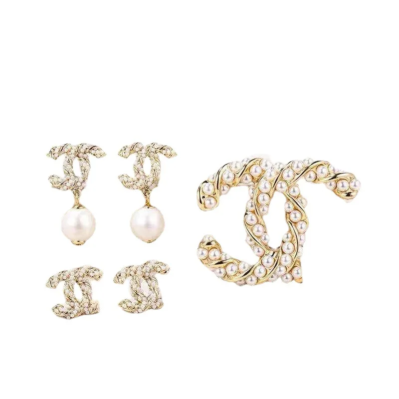 Wholesale double cc earrings Temperament 2021 pearl earrings stud High Version Retro Simple alphabet stud earrings
Wholesale double cc earrings Temperament 2021 pearl earrings stud High Version Retro Simple alphabet stud earrings