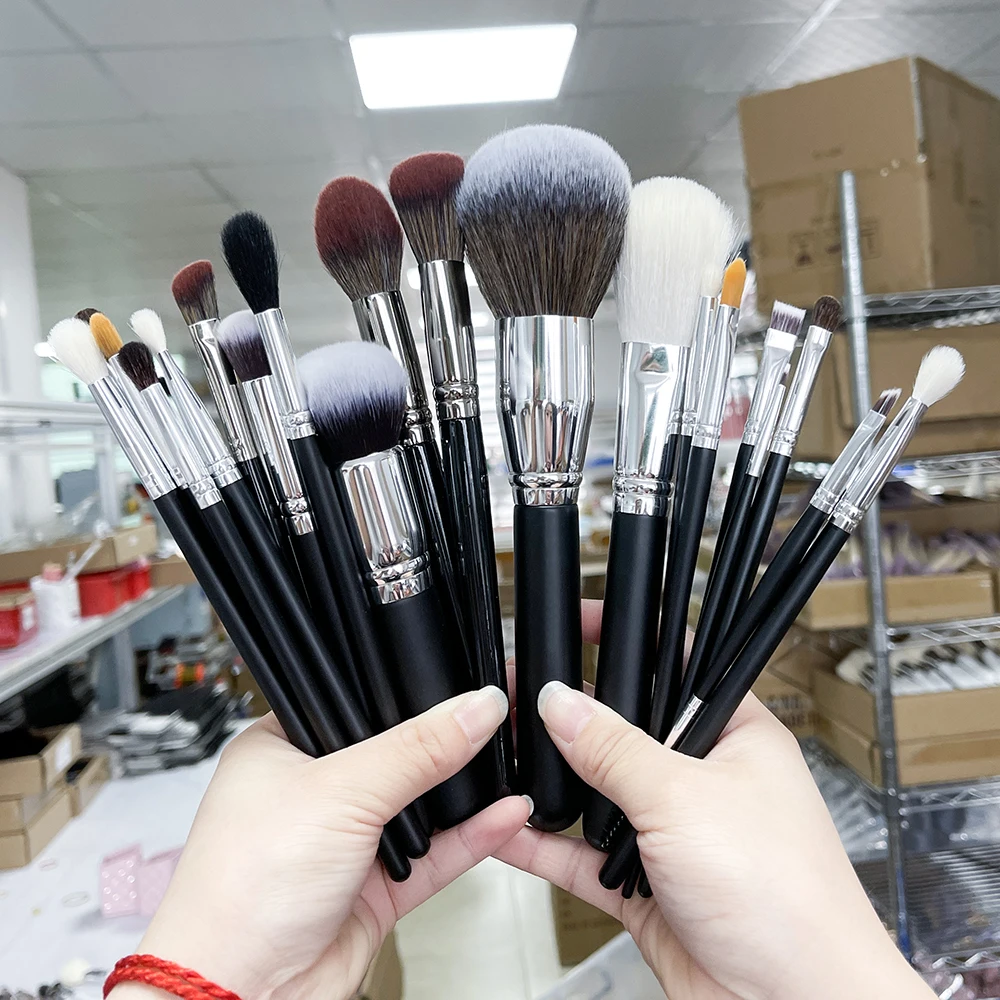 Bueart Luxury Professional black makeup brushes custom logo set with private label goat hair nature hair wood handle with bag, Black&silver
Bueart Luxury Professional black makeup brushes custom logo set with private label goat hair nature hair wood handle with bag, Black&silver