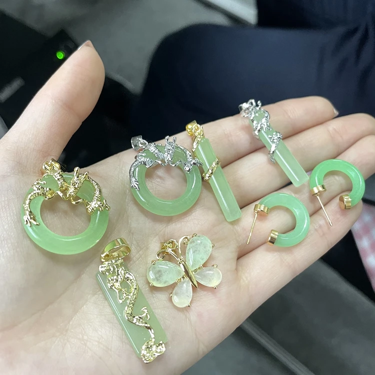 New!Baby green jade ins fashion women Chinese real jade pendant iced out agate butterfly pendant necklace 
New!Baby green jade ins fashion women Chinese real jade pendant iced out agate butterfly pendant necklace