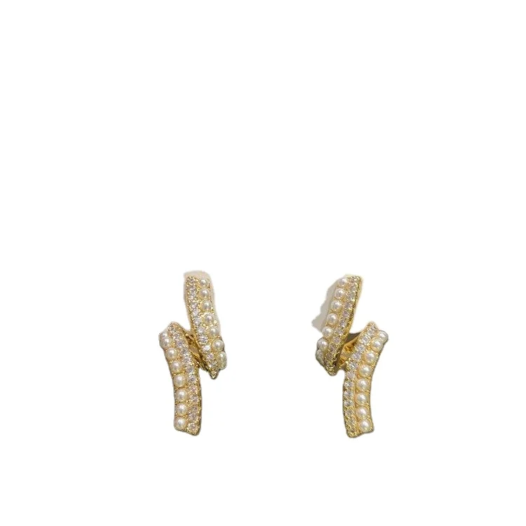 Creative Fashion Vintage Inlaid Zircon White real Pearl Lightning bolt Stud Earring
Creative Fashion Vintage Inlaid Zircon White real Pearl Lightning bolt Stud Earring