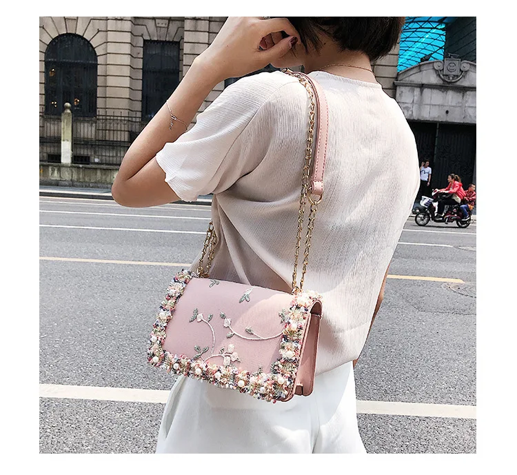 Wholesale 2022 Fashion small square flower Embroidery purse handbags for women Mini shoulder Chain Bags For Ladies, Black
Wholesale 2022 Fashion small square flower Embroidery purse handbags for women Mini shoulder Chain Bags For Ladies, Black