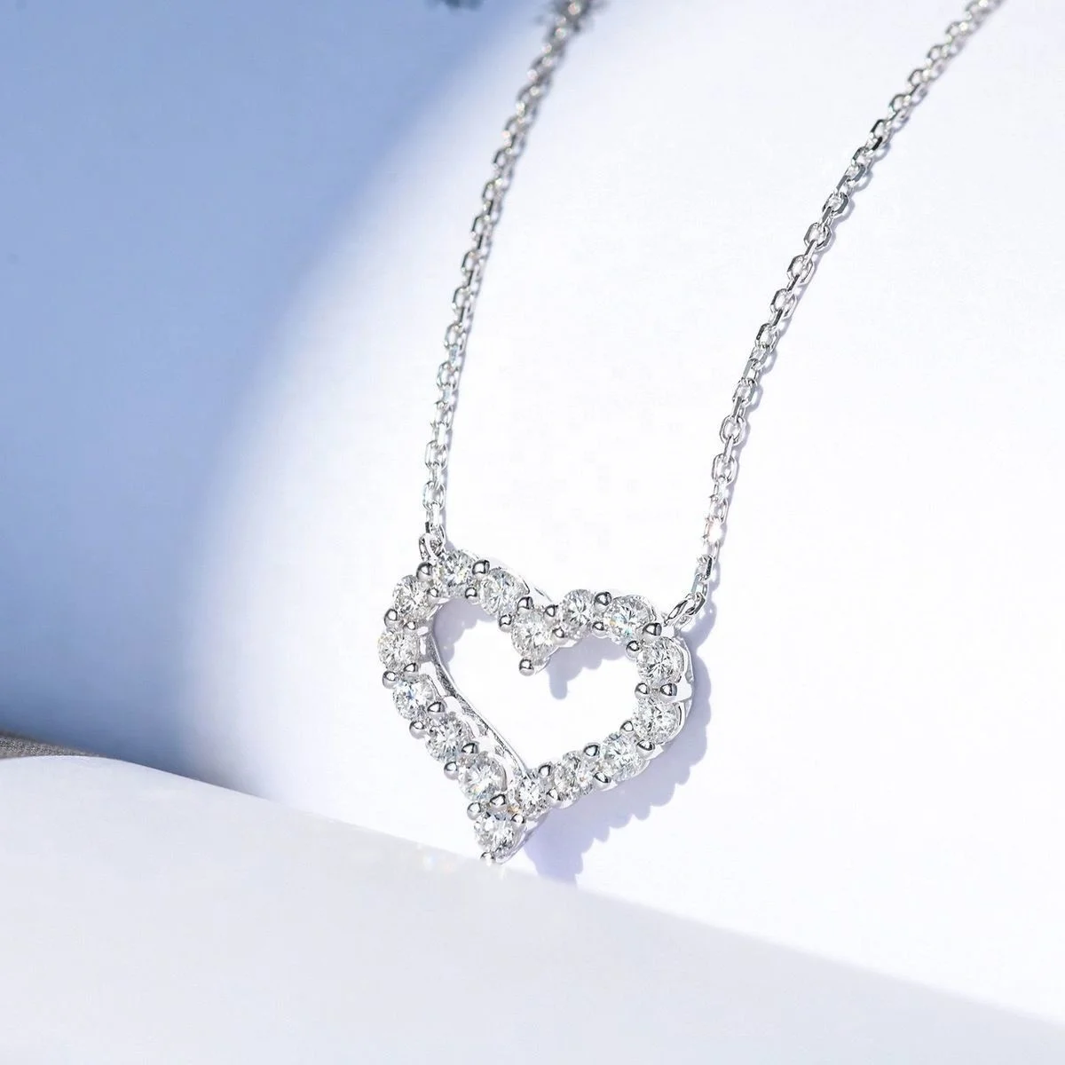 New Delicate Crystal Love Heart Necklaces Rose Gold Rhinestone Heart Pendant Necklace For Women And Girls
New Delicate Crystal Love Heart Necklaces Rose Gold Rhinestone Heart Pendant Necklace For Women And Girls